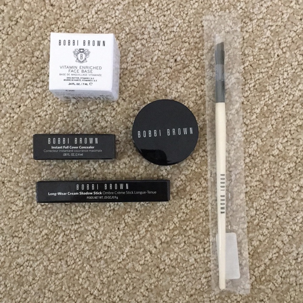 Bobbi Brown Gift set new in packaging!!